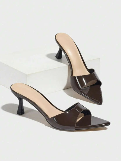 Vega - Tacones de Tira Ancha en Charol con Tacón Esculpido
