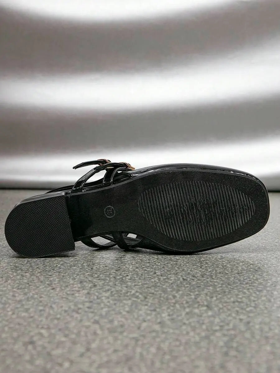 Carlota - Slingback de Charol con Doble Tira y Tacón Bloque