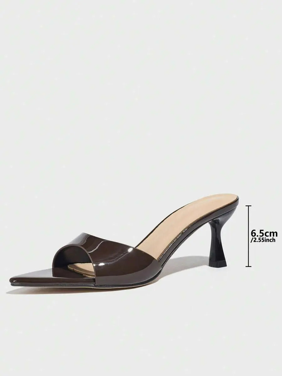 Vega - Tacones de Tira Ancha en Charol con Tacón Esculpido
