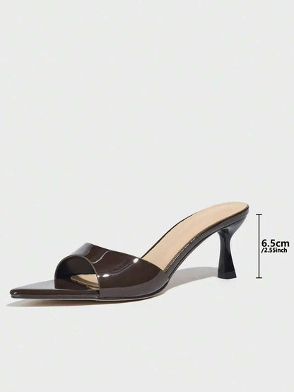 Vega - Tacones de Tira Ancha en Charol con Tacón Esculpido