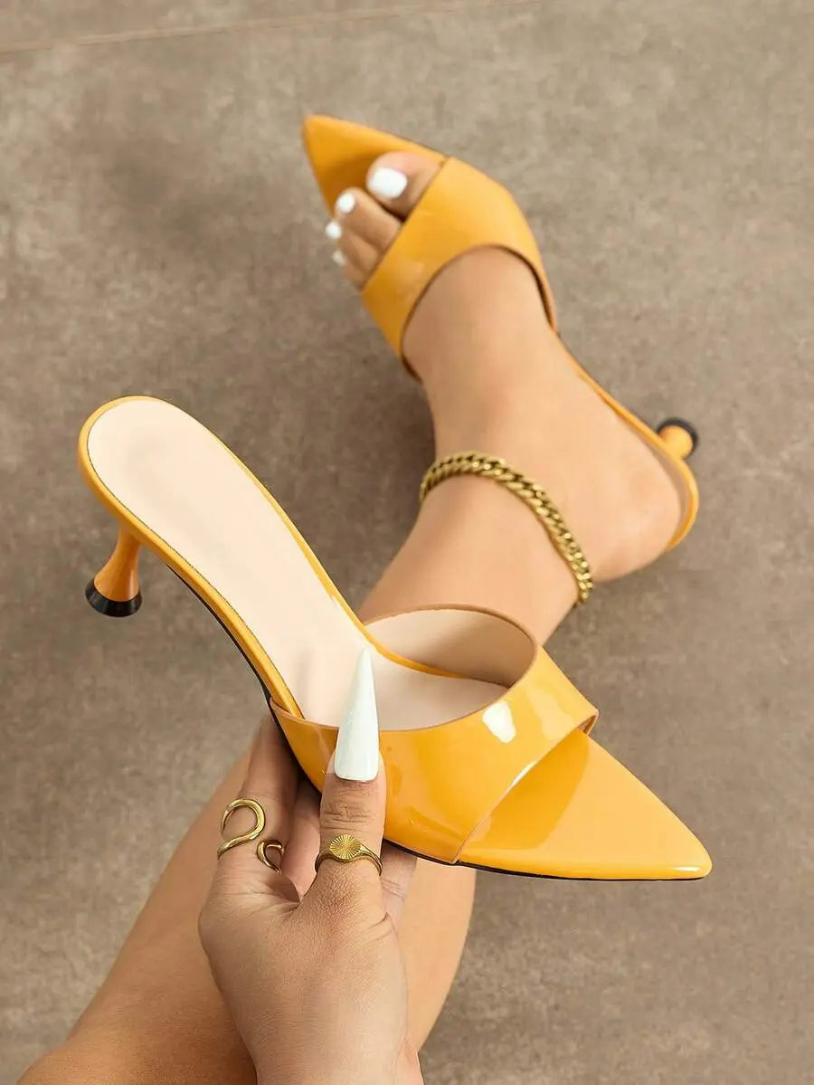 Vega - Tacones de Tira Ancha en Charol con Tacón Esculpido