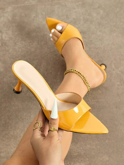 Vega - Tacones de Tira Ancha en Charol con Tacón Esculpido