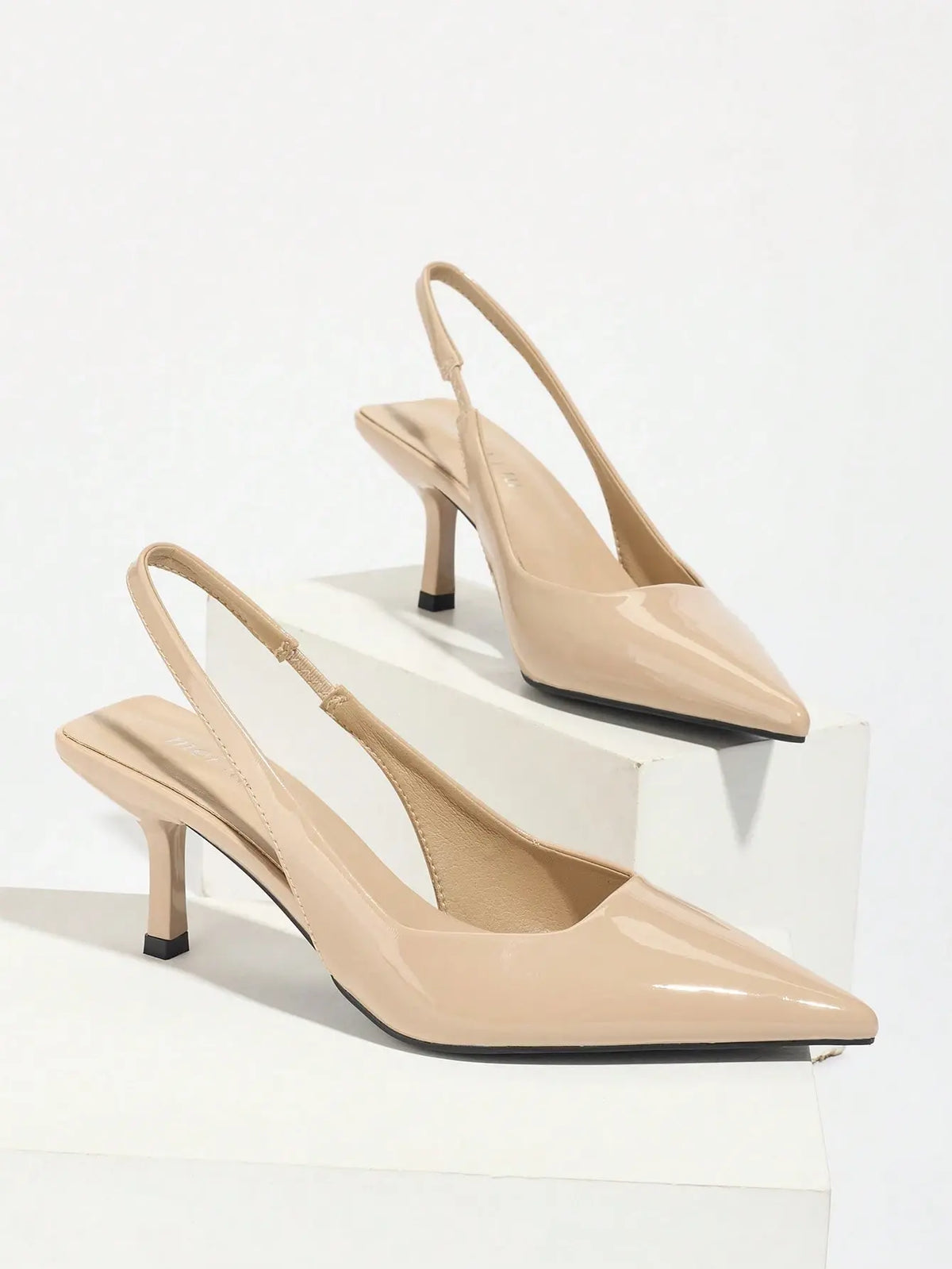 Vega - Slingback de Tacón Kitten con Punta Fina