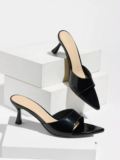 Vega - Tacones de Tira Ancha en Charol con Tacón Esculpido