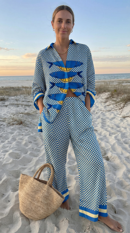 Riviera - Conjunto Estampado Mediterráneo con Camisa Fluida
