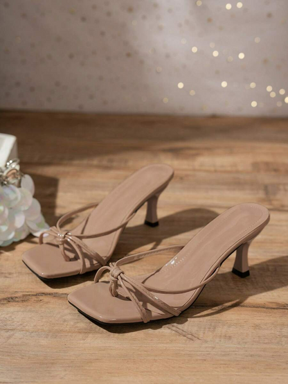 Nora - Tacones Negros de Tiras con Nudo