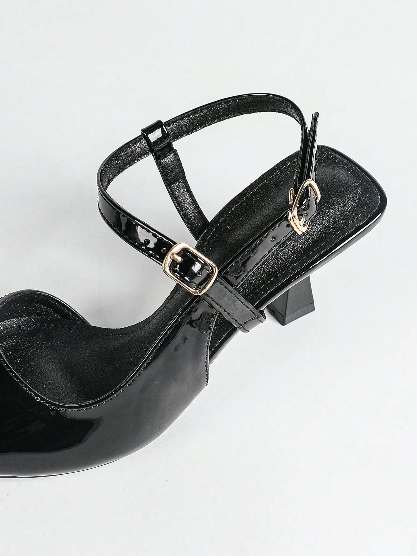 Julia - Slingback de Charol con Doble Correa al Tobillo