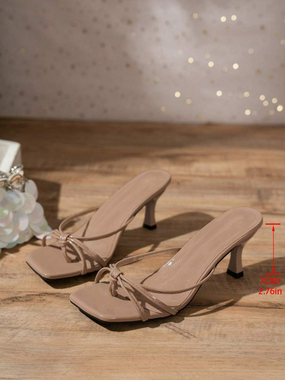 Nora - Tacones Negros de Tiras con Nudo