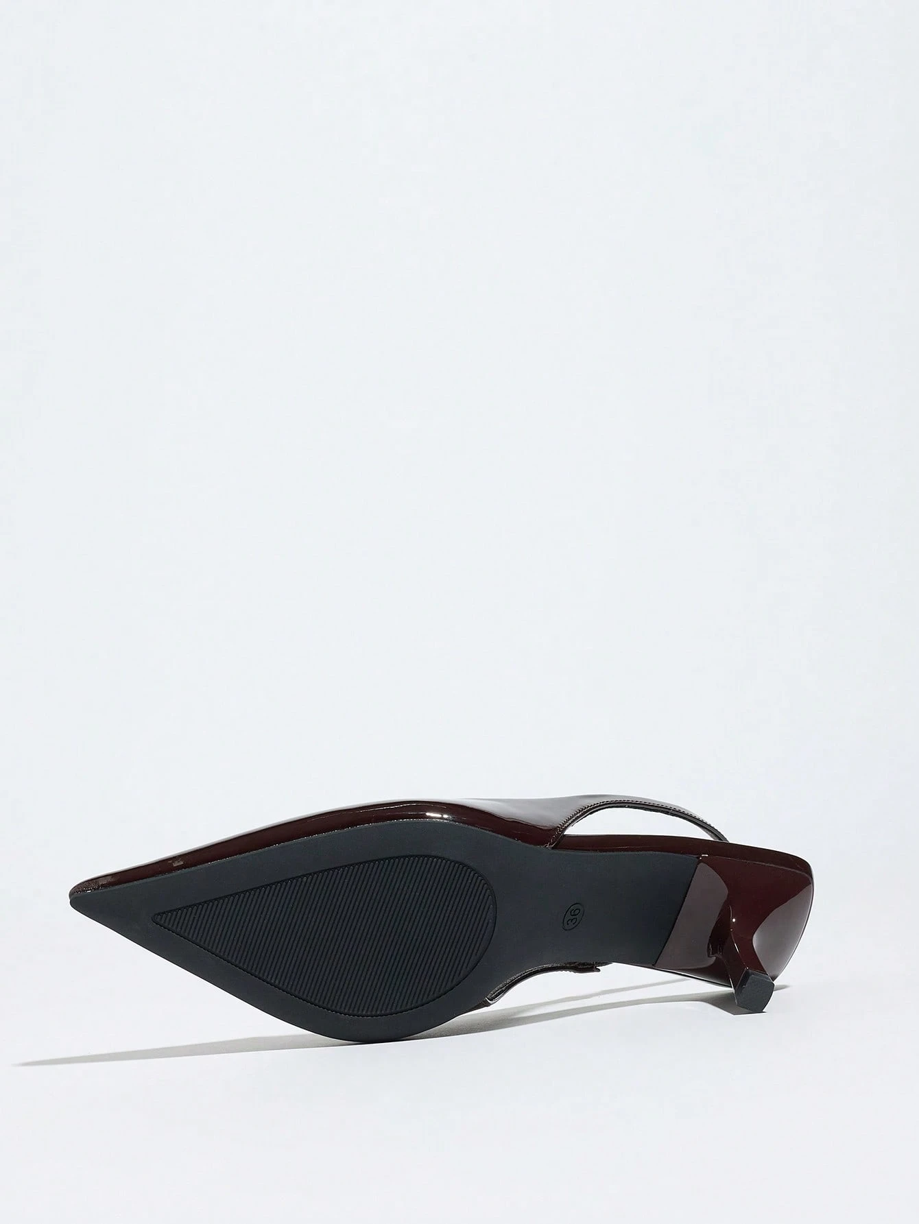 Vega - Slingback de Tacón Kitten con Punta Fina