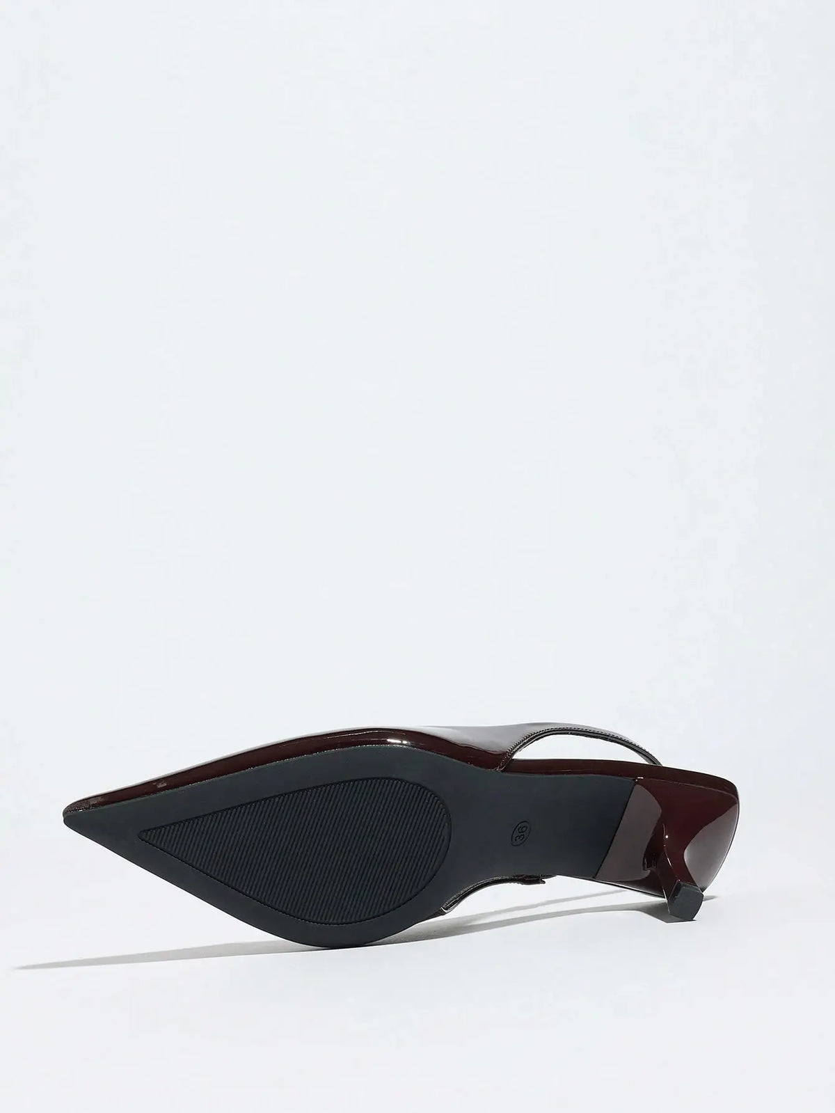 Vega - Slingback de Tacón Kitten con Punta Fina