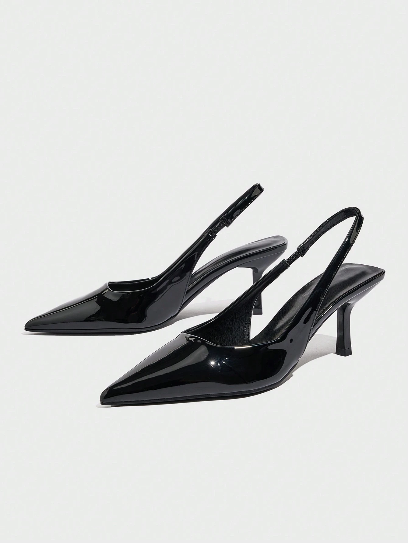 Vega - Slingback de Tacón Kitten con Punta Fina