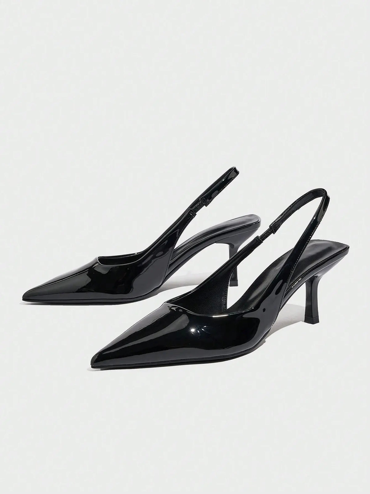 Vega - Slingback de Tacón Kitten con Punta Fina