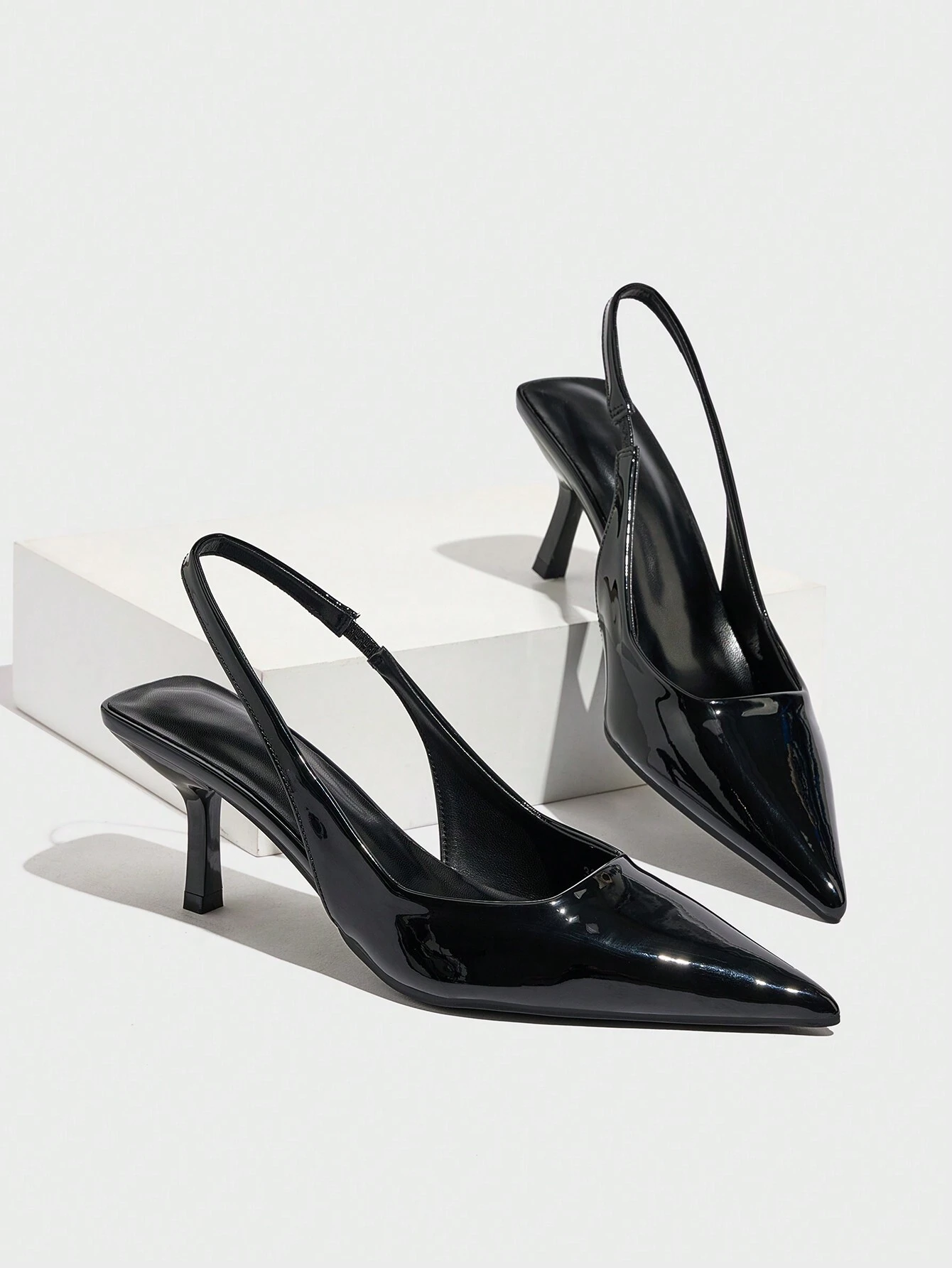 Vega - Slingback de Tacón Kitten con Punta Fina