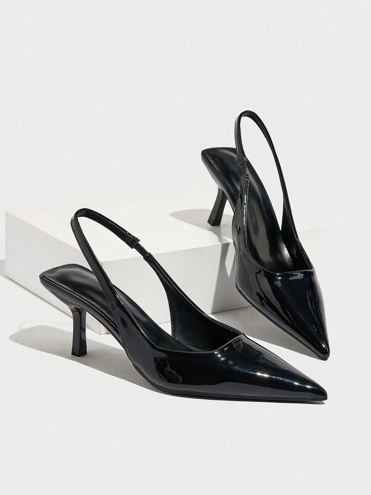 Vega - Slingback de Tacón Kitten con Punta Fina