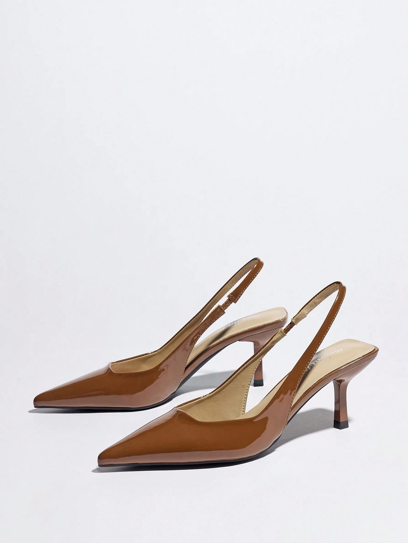 Vega - Slingback de Tacón Kitten con Punta Fina