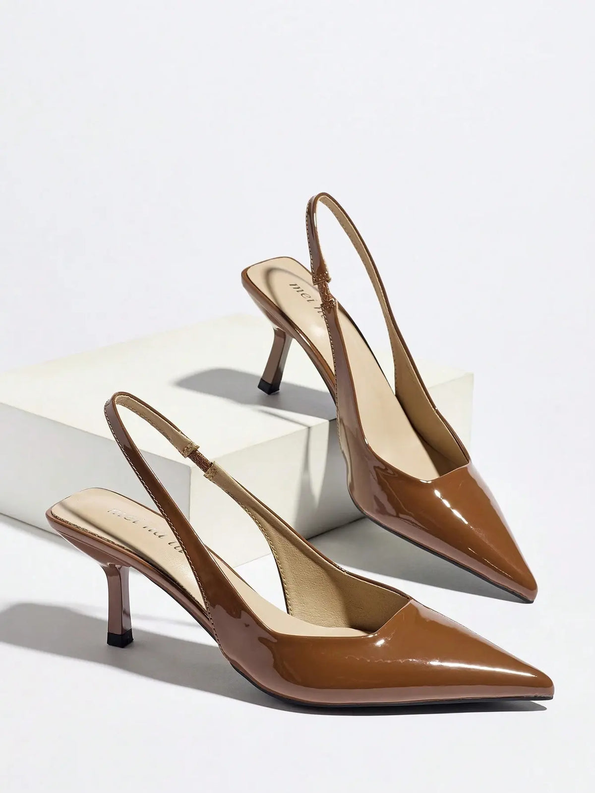 Vega - Slingback de Tacón Kitten con Punta Fina
