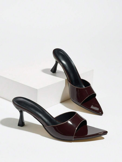 Vega - Tacones de Tira Ancha en Charol con Tacón Esculpido