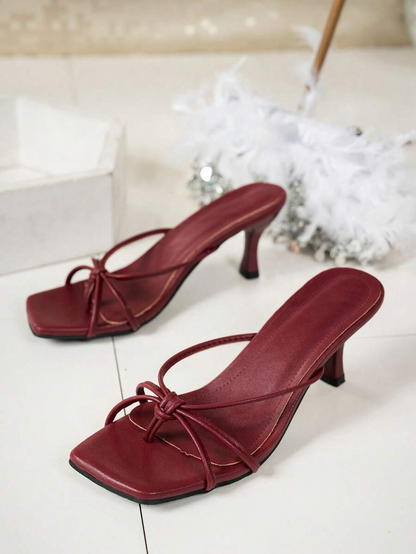 Nora - Tacones Negros de Tiras con Nudo