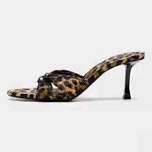 Fiera - Mule de Tacón Fino con Lazada y Estampado Leopardo