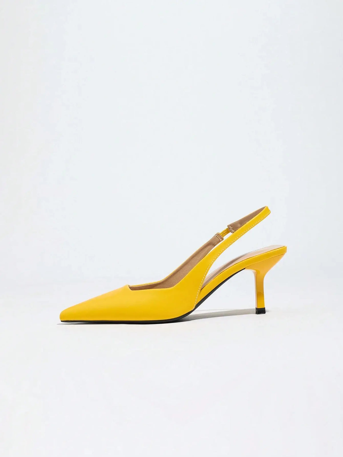 Vega - Slingback de Tacón Kitten con Punta Fina