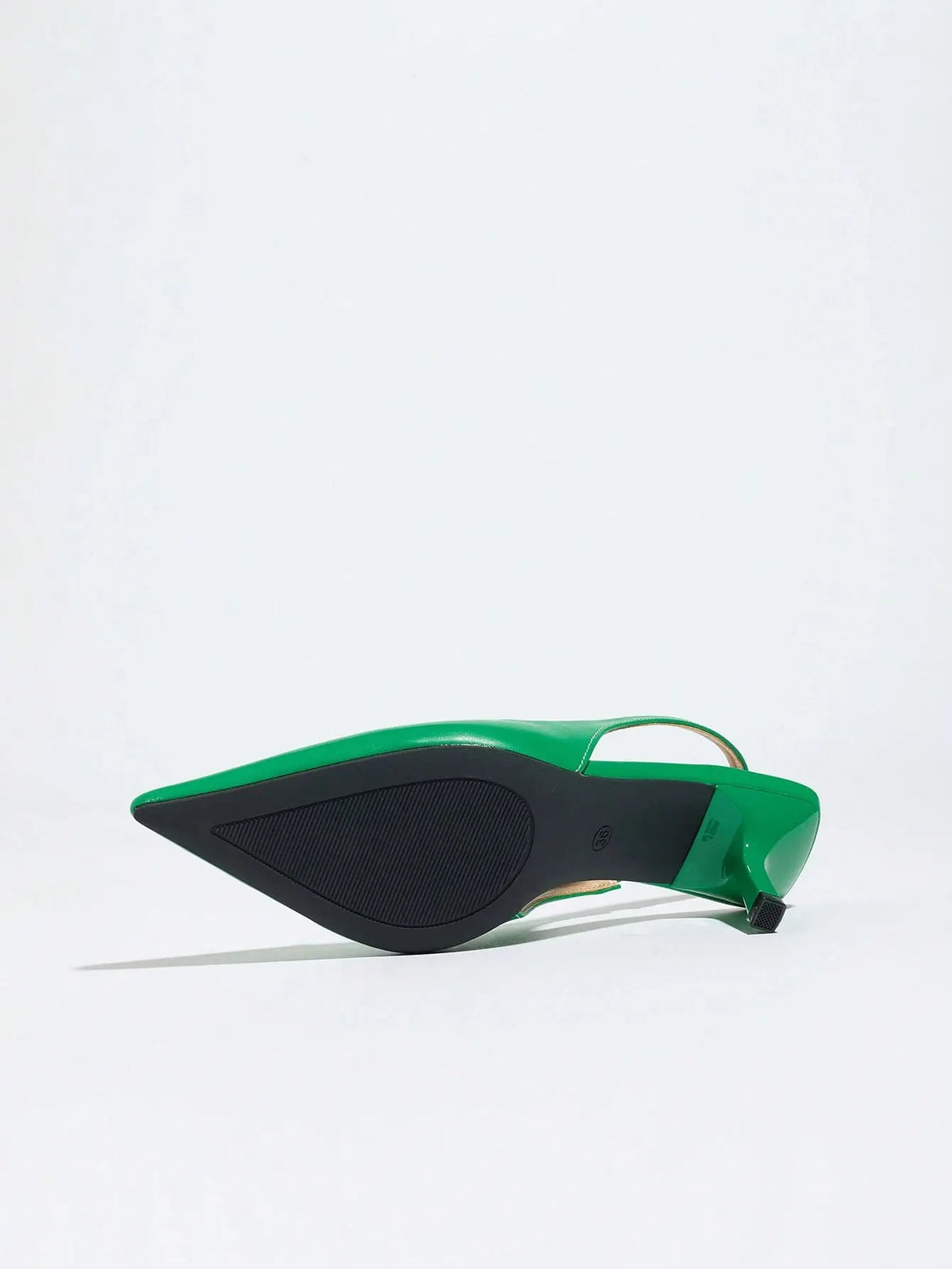 Vega - Slingback de Tacón Kitten con Punta Fina