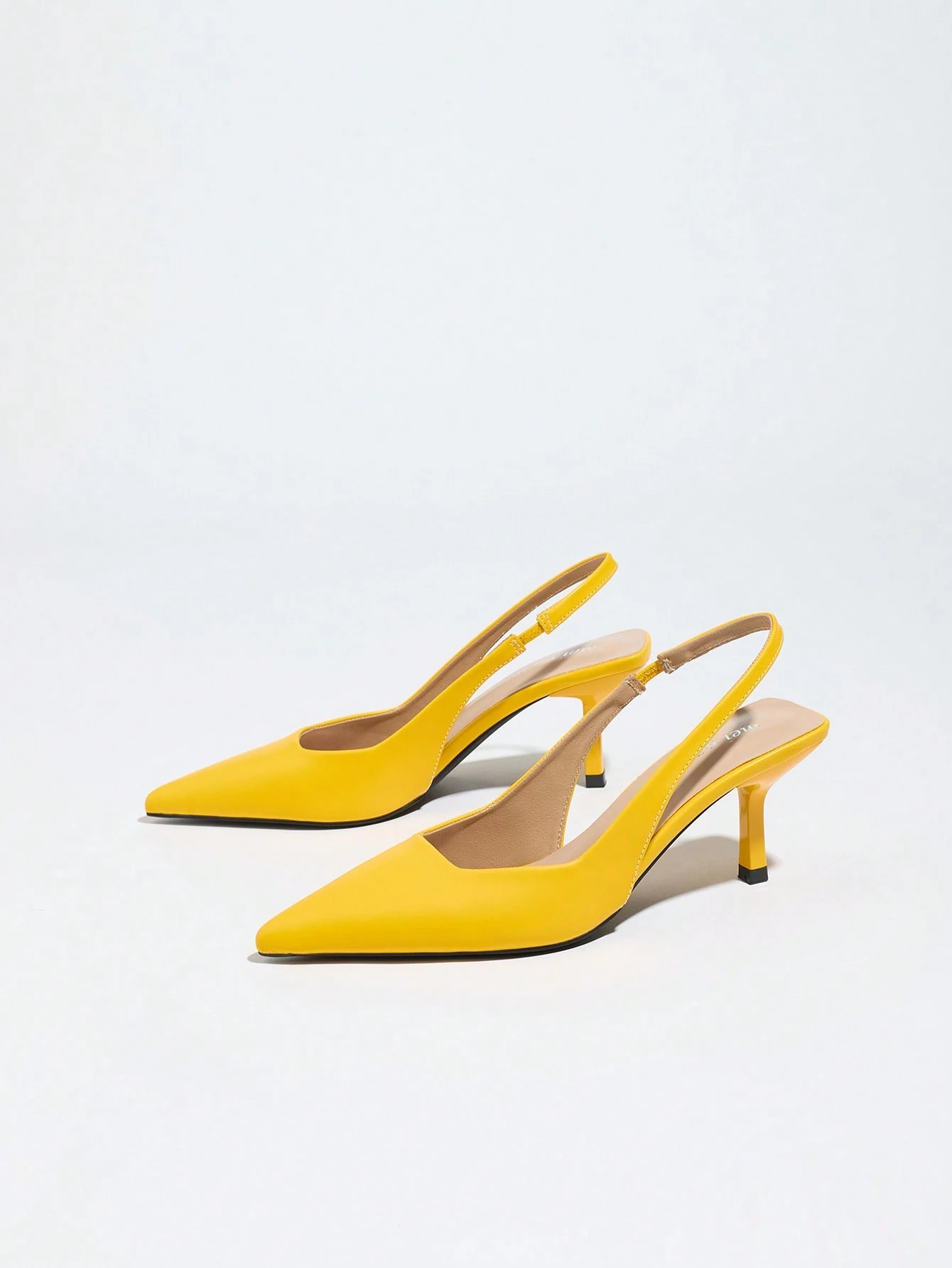 Vega - Slingback de Tacón Kitten con Punta Fina