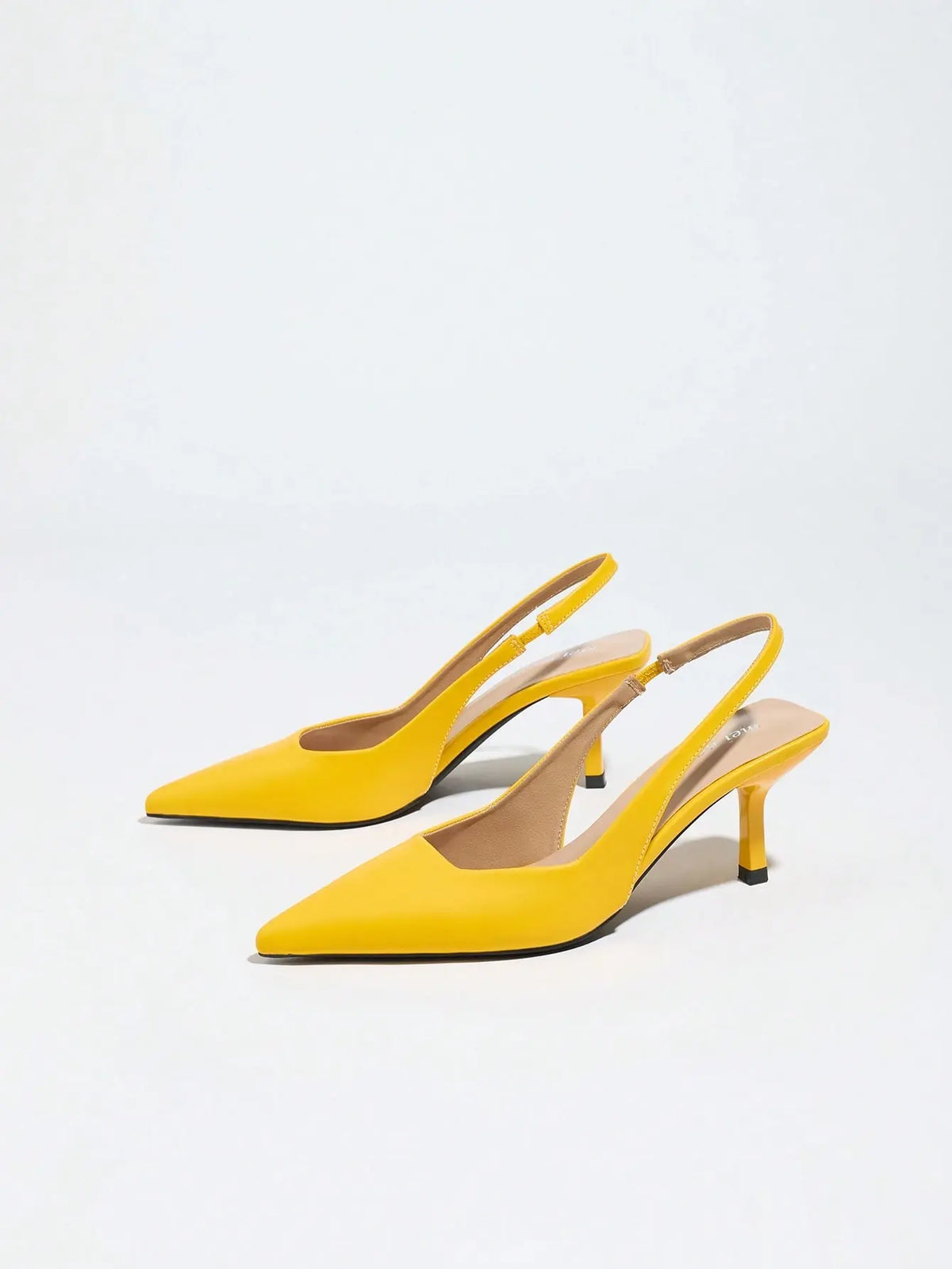 Vega - Slingback de Tacón Kitten con Punta Fina