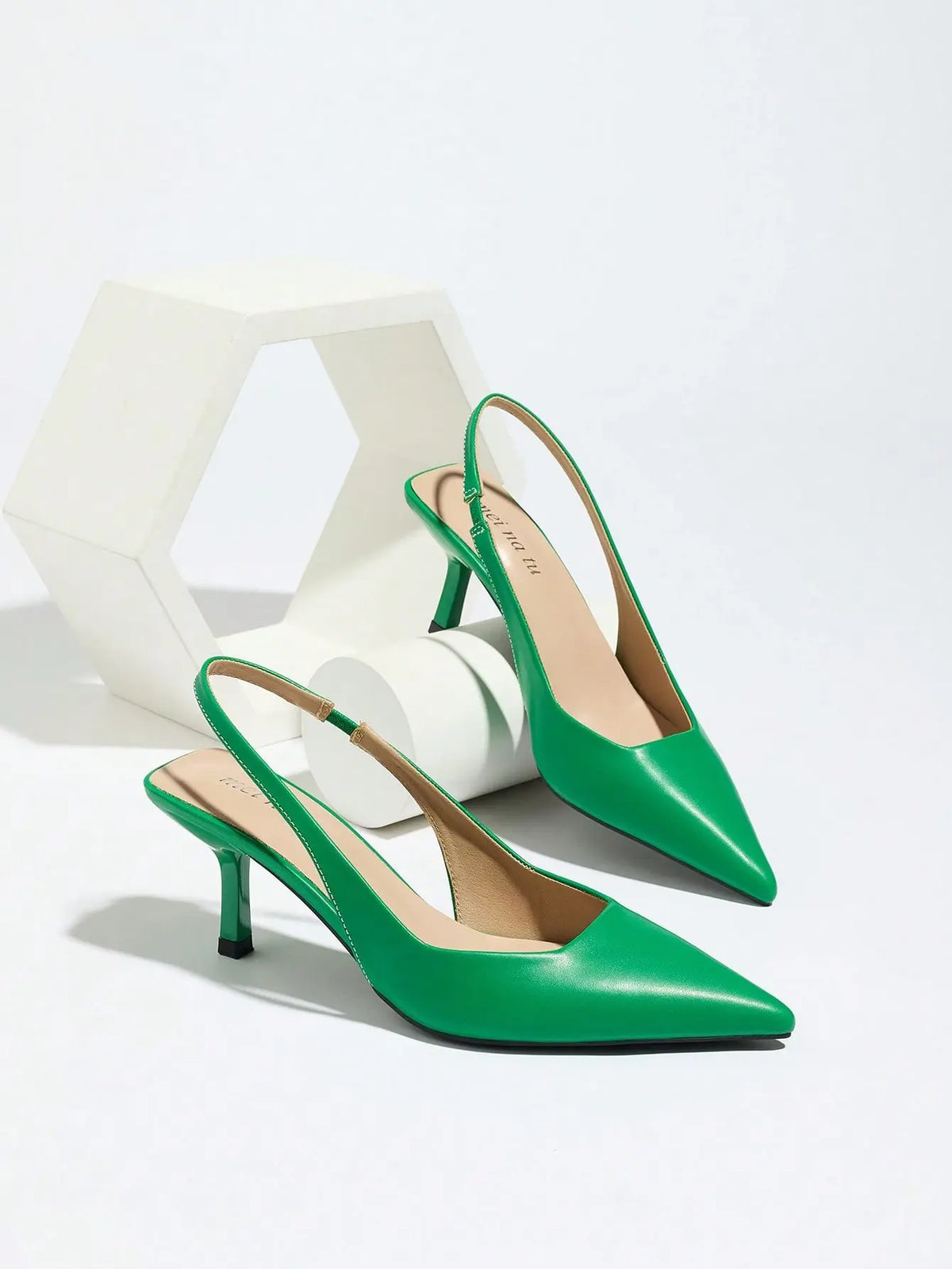 Vega - Slingback de Tacón Kitten con Punta Fina
