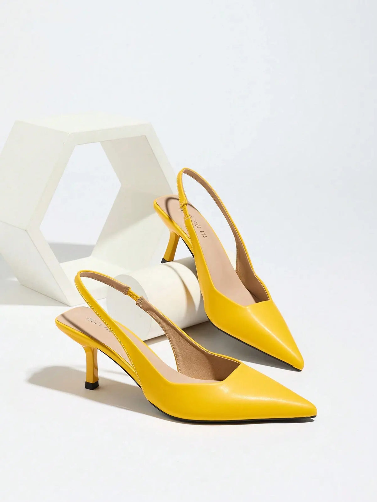 Vega - Slingback de Tacón Kitten con Punta Fina