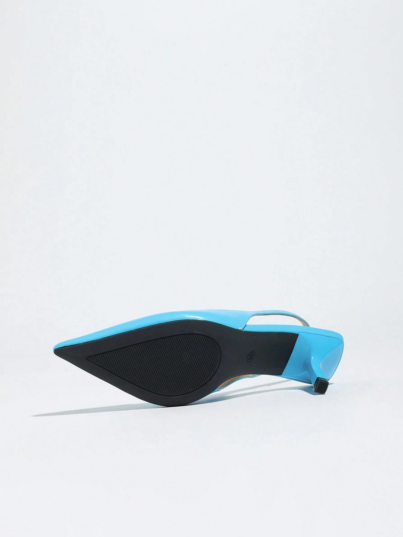 Vega - Slingback de Tacón Kitten con Punta Fina