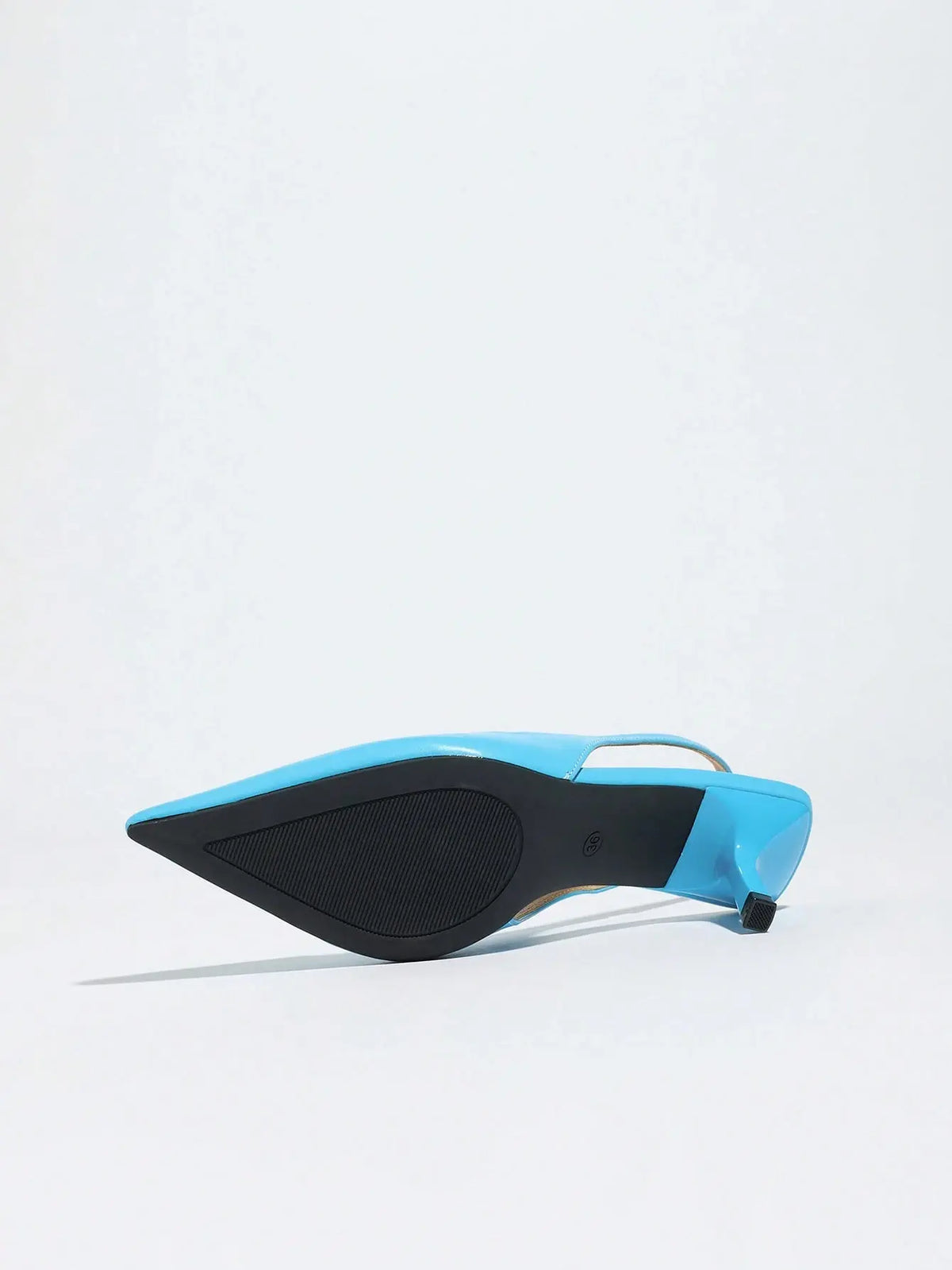 Vega - Slingback de Tacón Kitten con Punta Fina