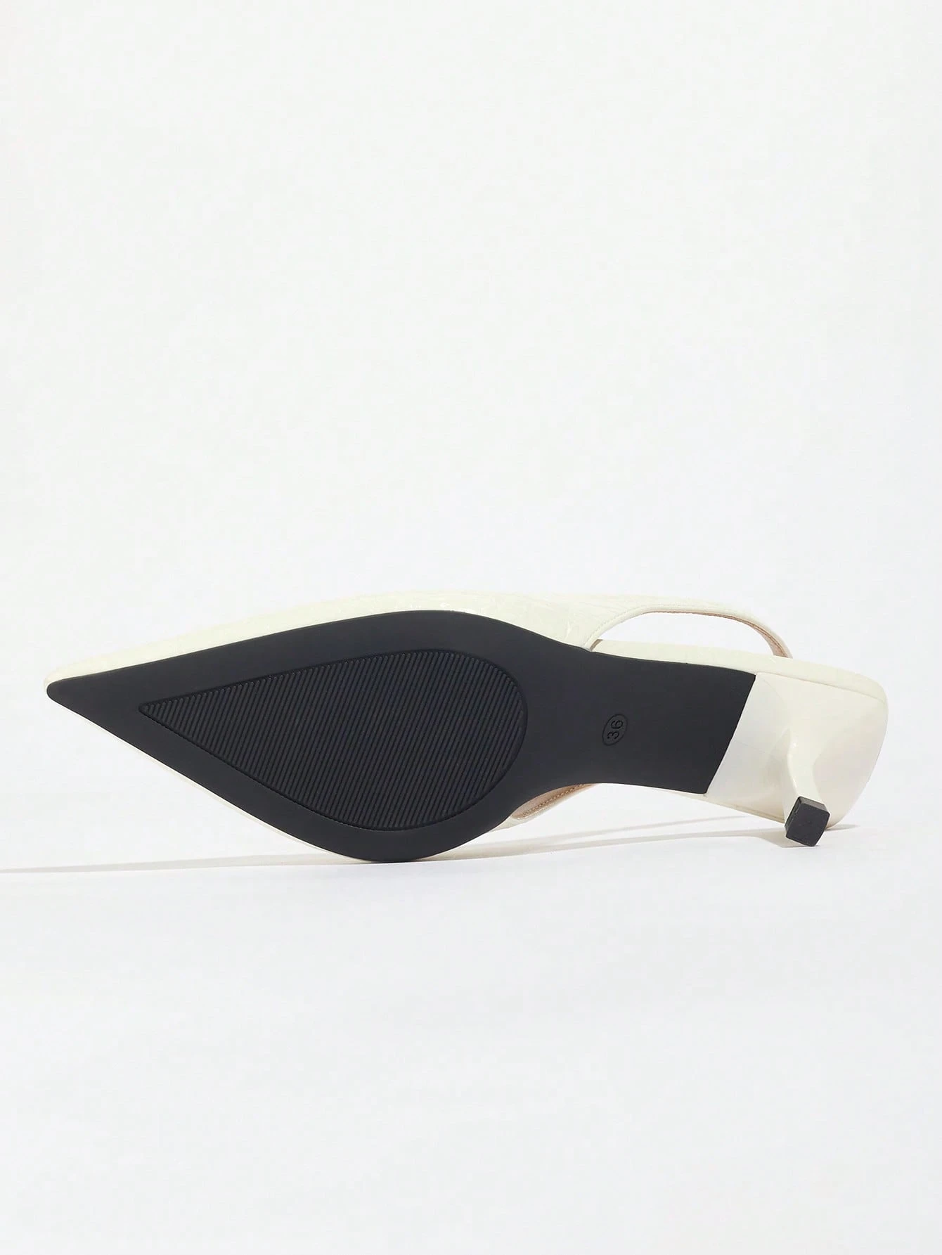 Vega - Slingback de Tacón Kitten con Punta Fina