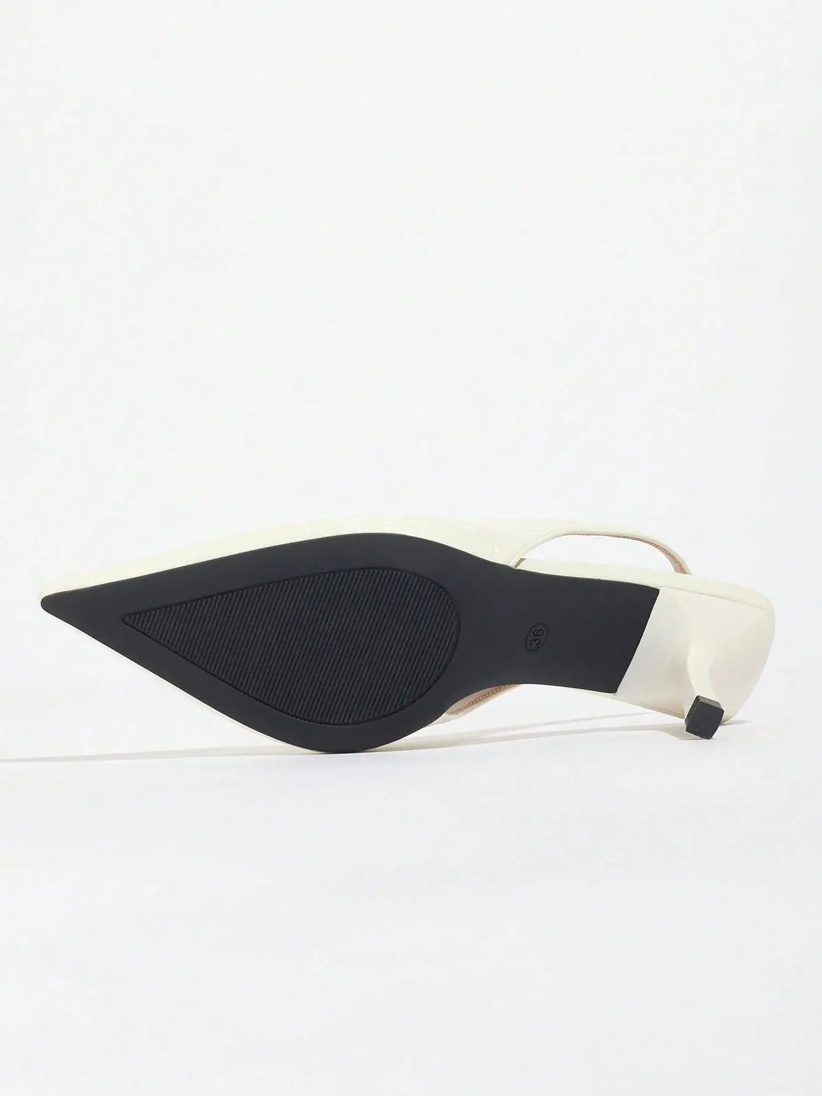 Vega - Slingback de Tacón Kitten con Punta Fina