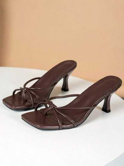 Nora - Tacones Negros de Tiras con Nudo
