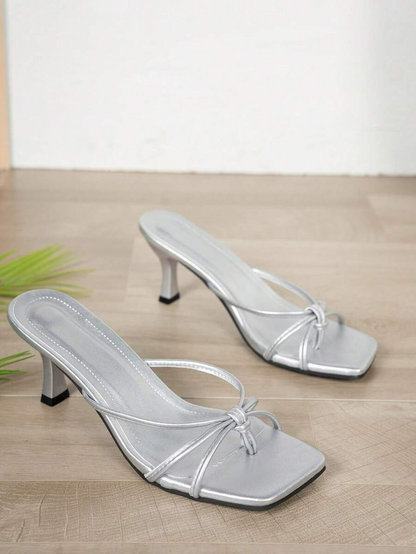 Nora - Tacones Negros de Tiras con Nudo